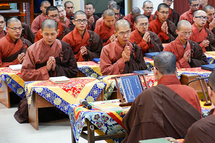 福智僧團在湖山分院、南海分院誦經迴向及祈福
