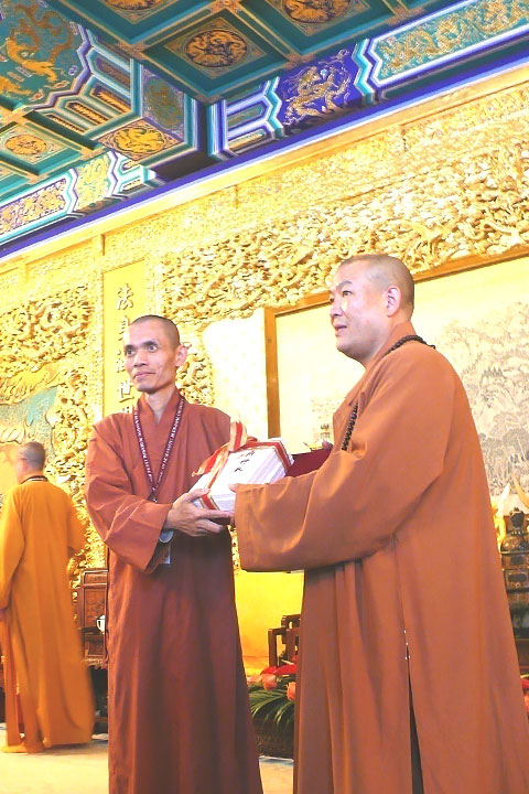 記如證和尚2016年9月大陸參訪，與靈光寺住持常藏大和尚合影