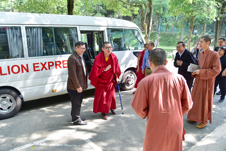 師長阿克雲丹、哲蚌赤巴弟子訪福智僧團